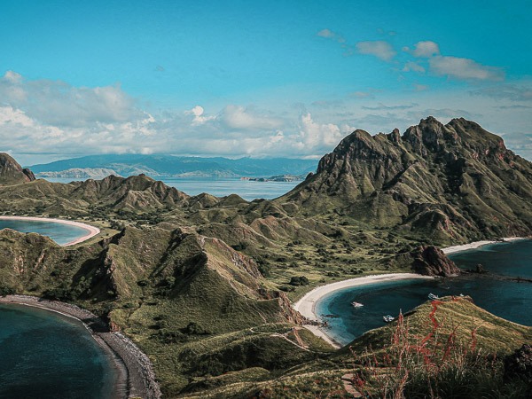 Sailing Tahiti catamaran